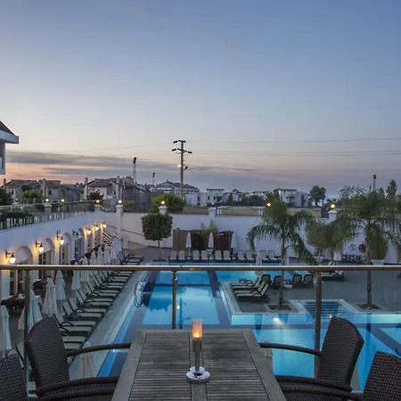Crown Serenity Ultra Hotel Sidé