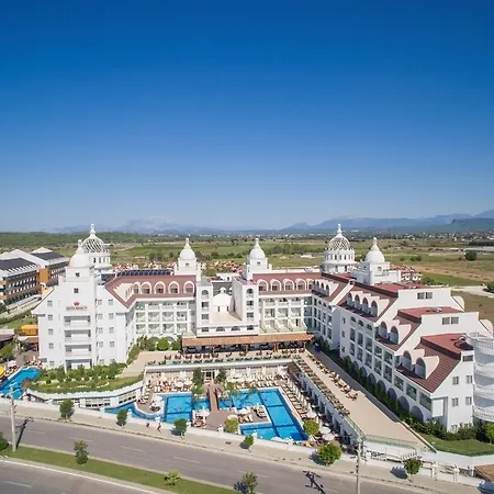 Crown Serenity Ultra Hotel Sidé