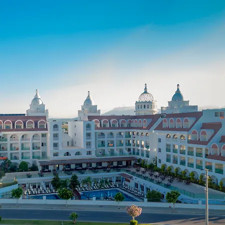 Crown Serenity Ultra Hotel Sidé